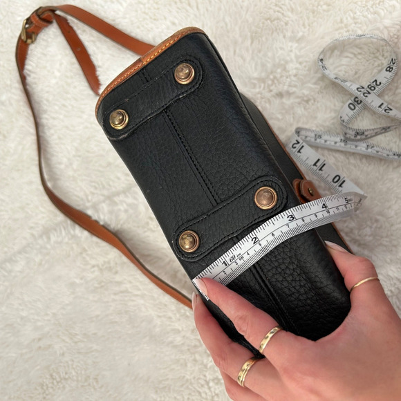 Vtg Dooney & Bourke Essex Black Crossbody All Weather Leather Heritage Made USA - Picture 4 of 11